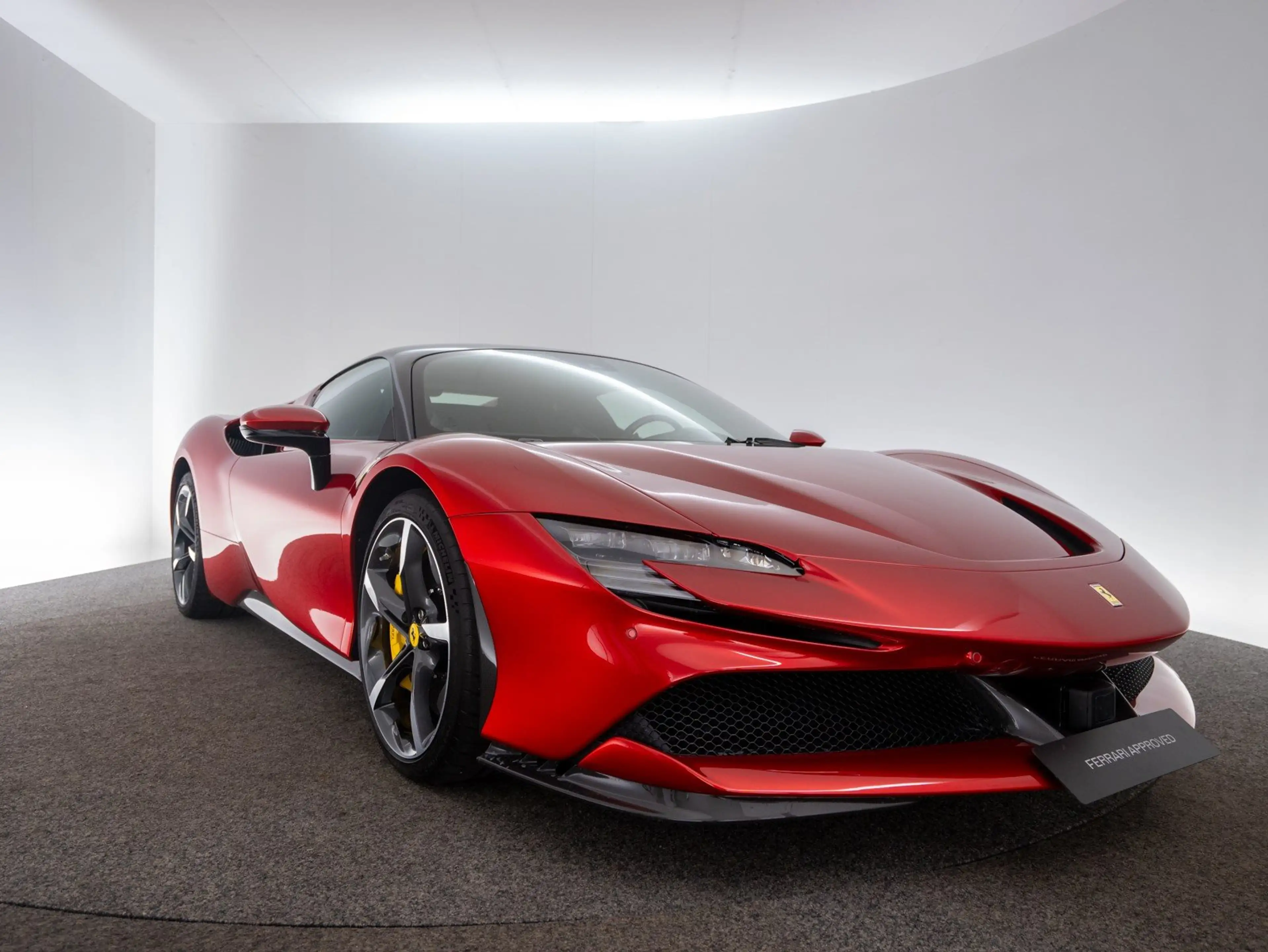 Ferrari SF90 Stradale — photo 14