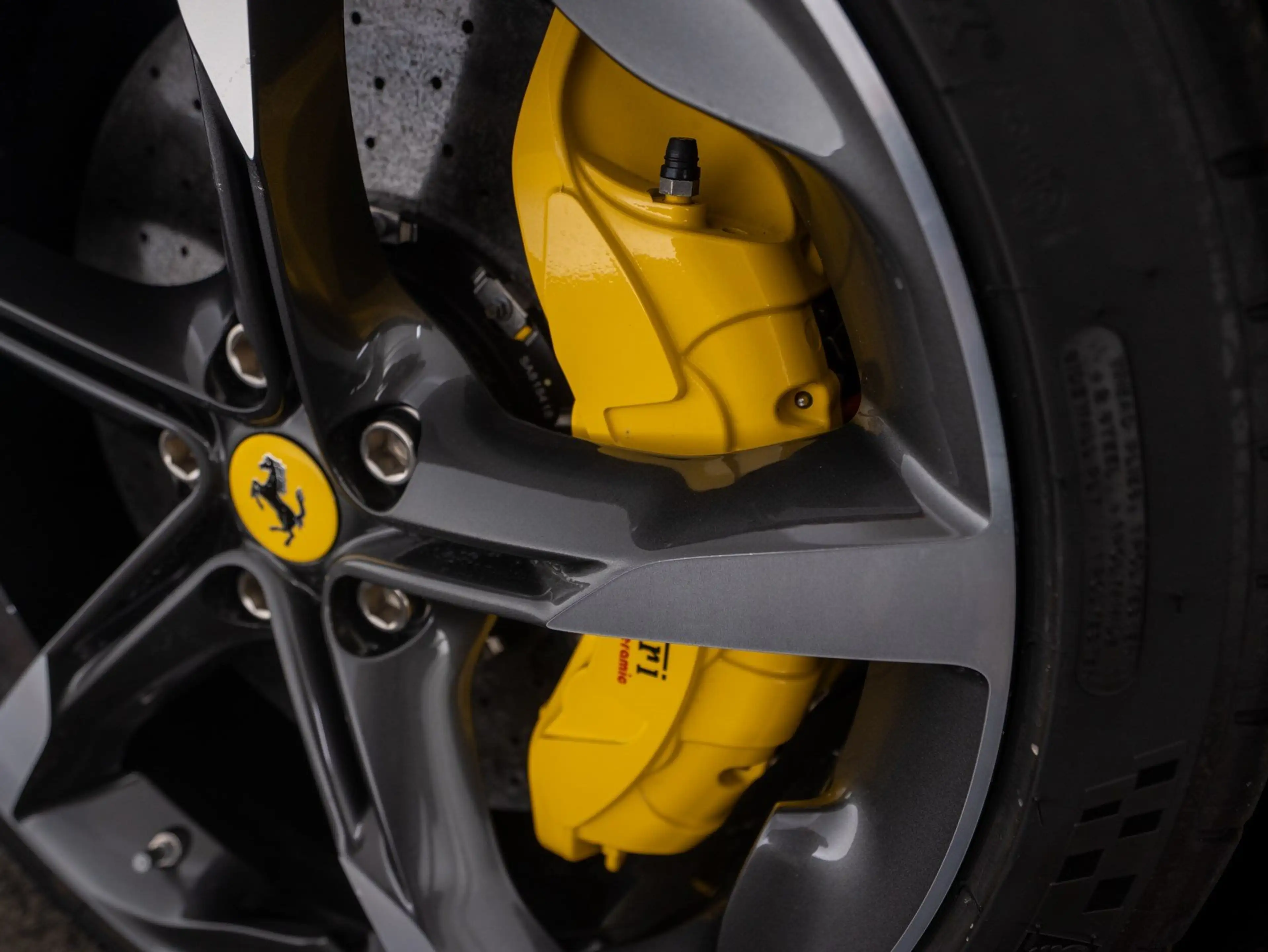 Ferrari SF90 Stradale — photo 13
