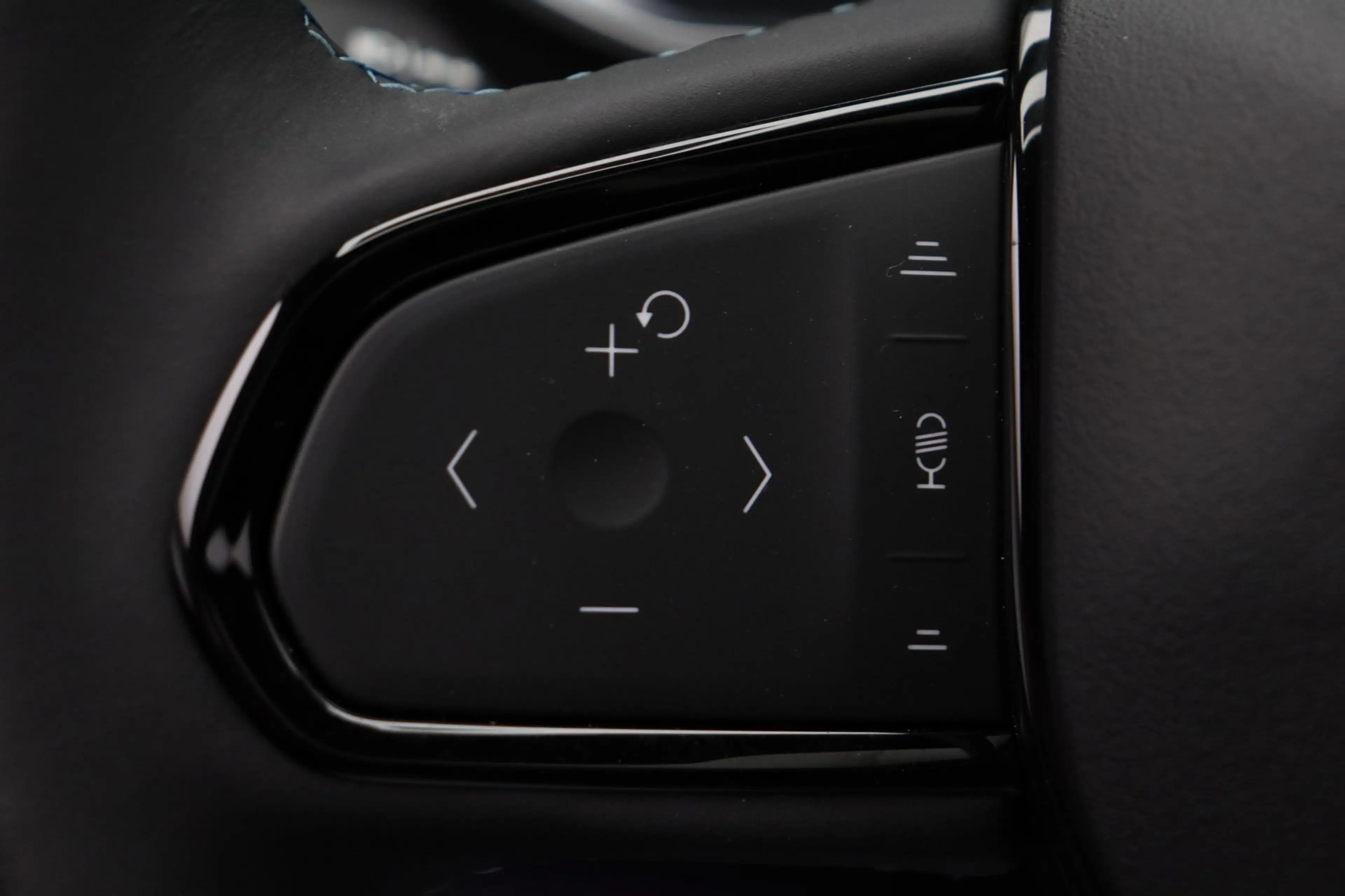 Lynk & Co 01 1.5 261PK Plug-in Hybrid *Zwarte Hemel* 360 Camera — photo 33