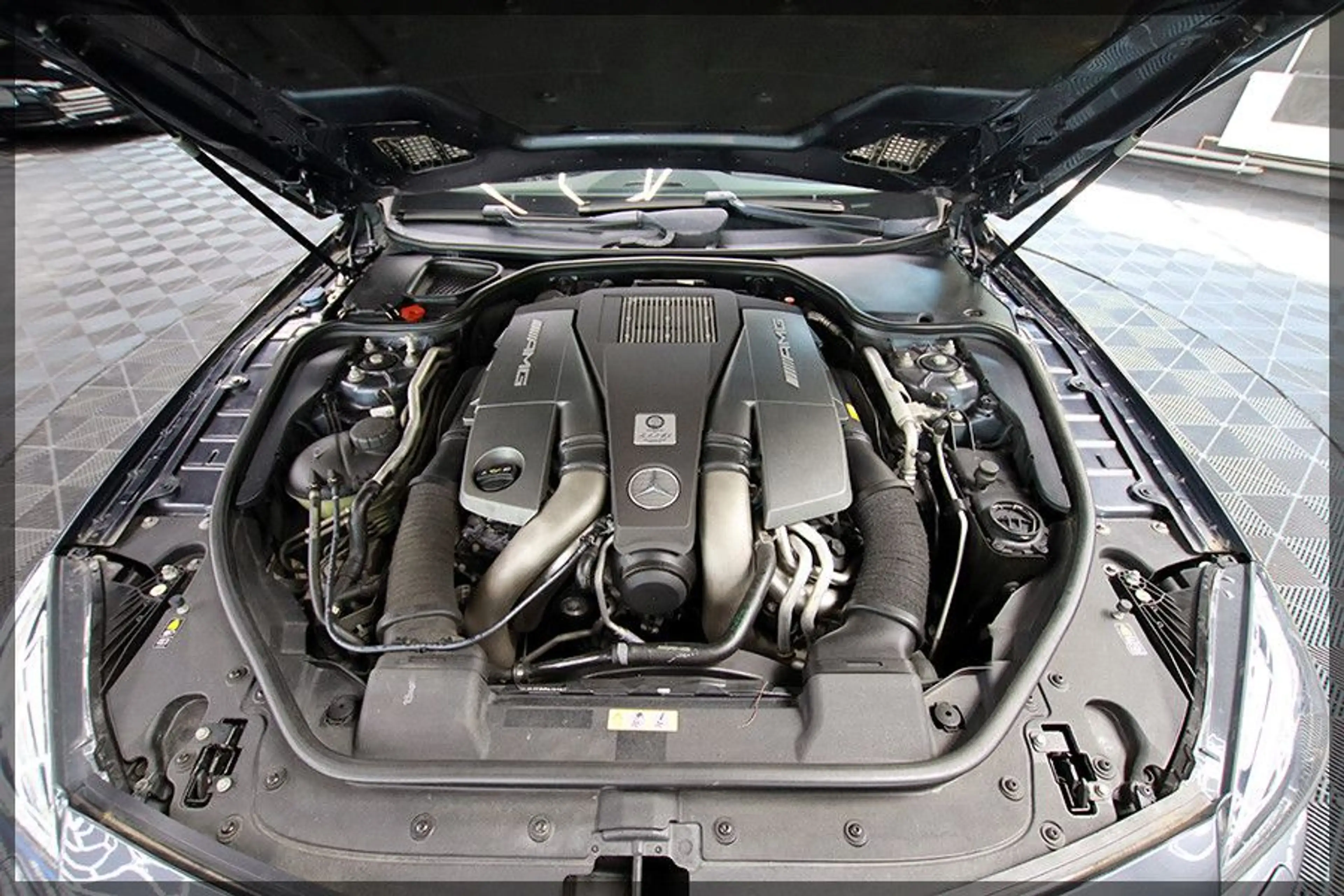 Mercedes-Benz SL 63 AMG PANO / PDC / LEDER — photo 12