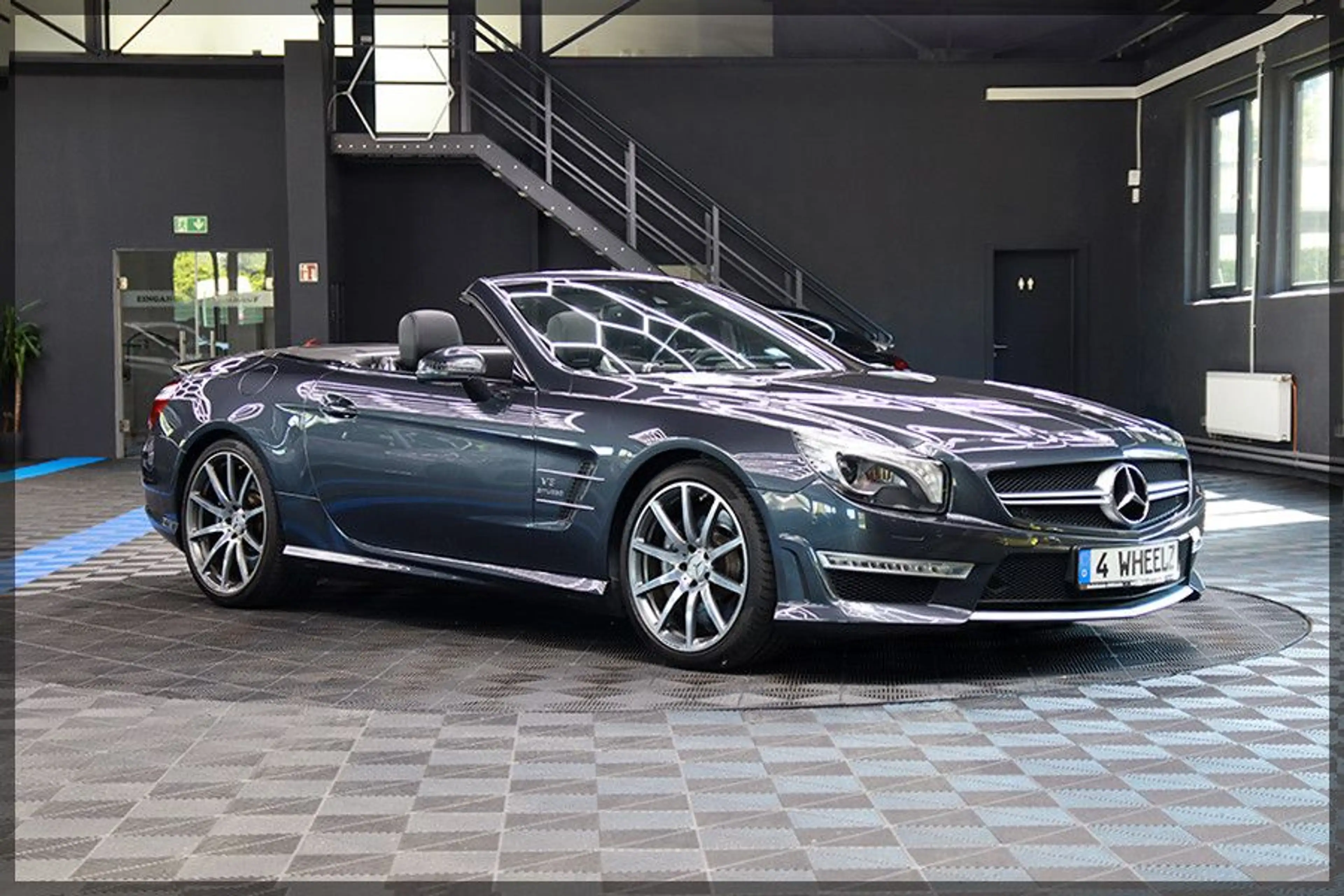 Mercedes-Benz SL 63 AMG PANO / PDC / LEDER