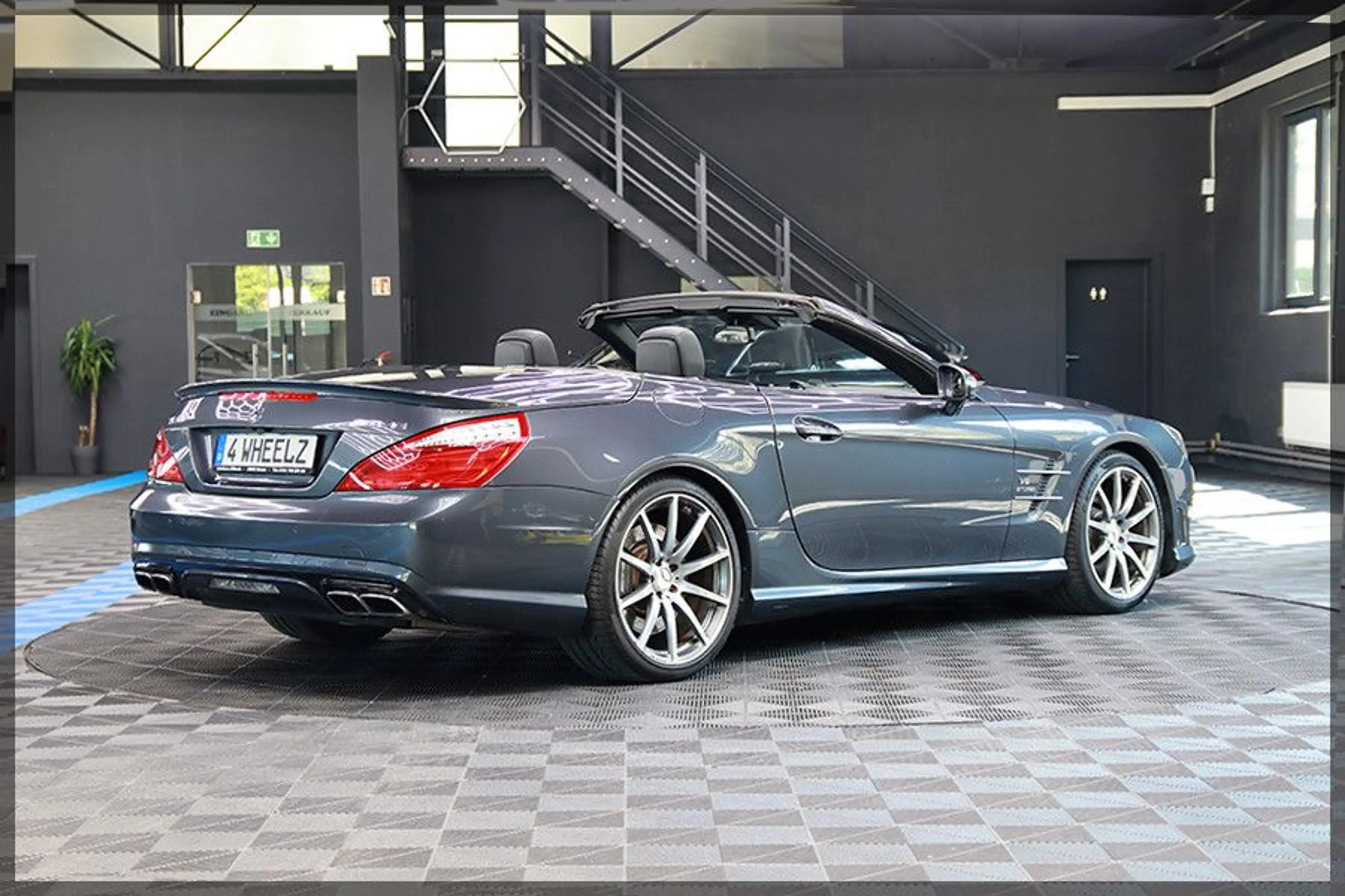 Mercedes-Benz SL 63 AMG PANO / PDC / LEDER — photo 6