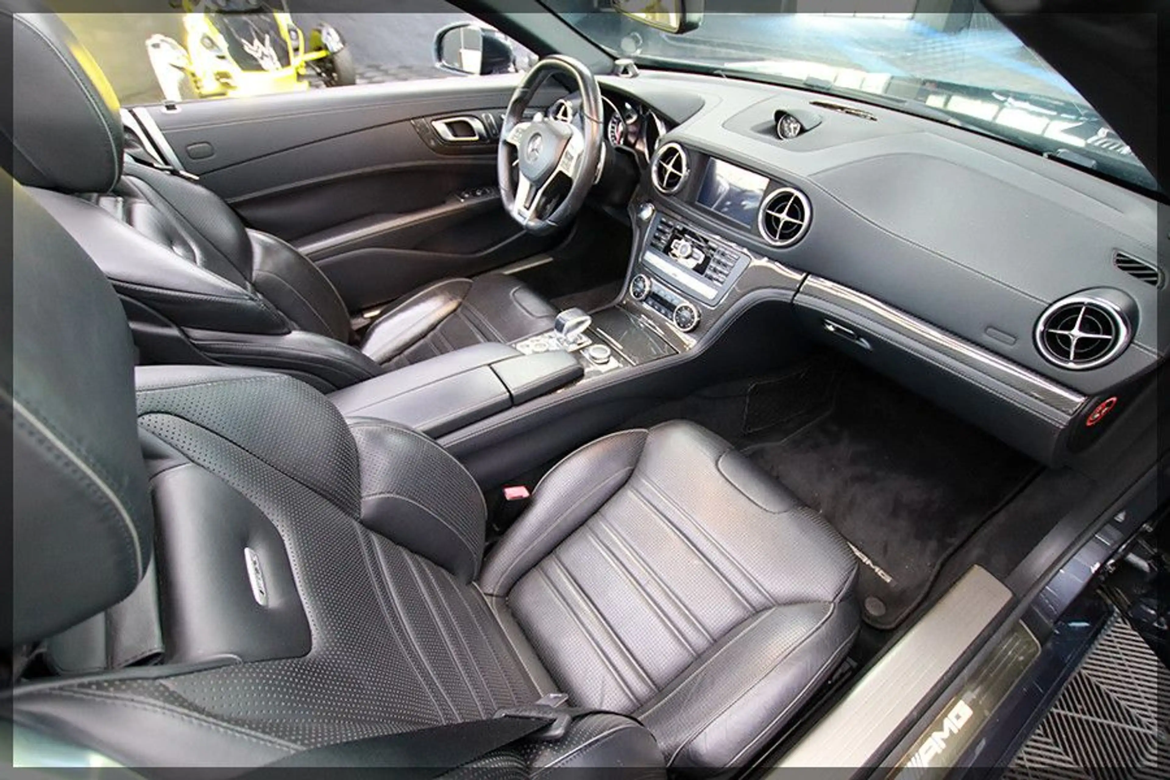 Mercedes-Benz SL 63 AMG PANO / PDC / LEDER — photo 14