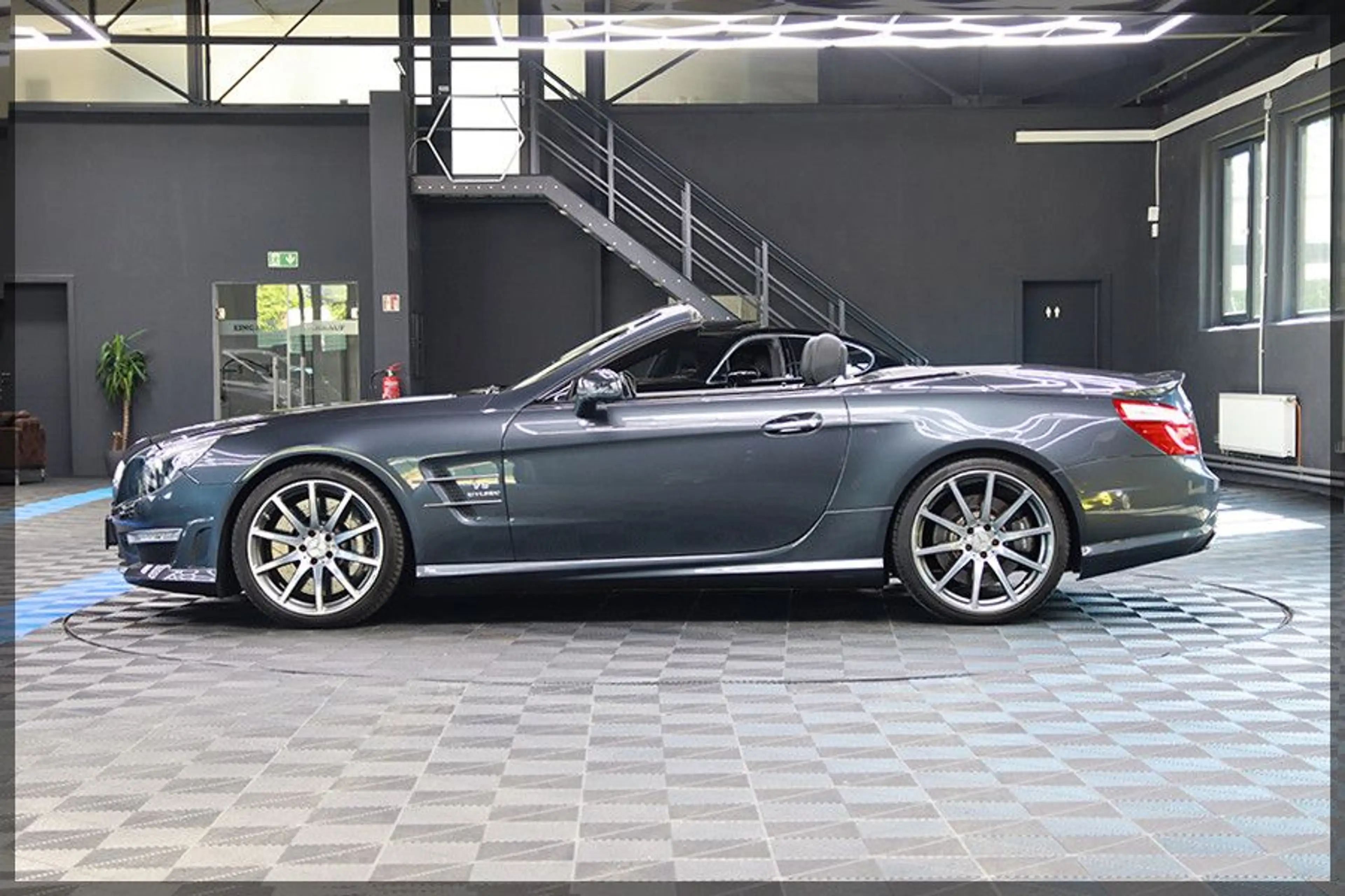 Mercedes-Benz SL 63 AMG PANO / PDC / LEDER — photo 9