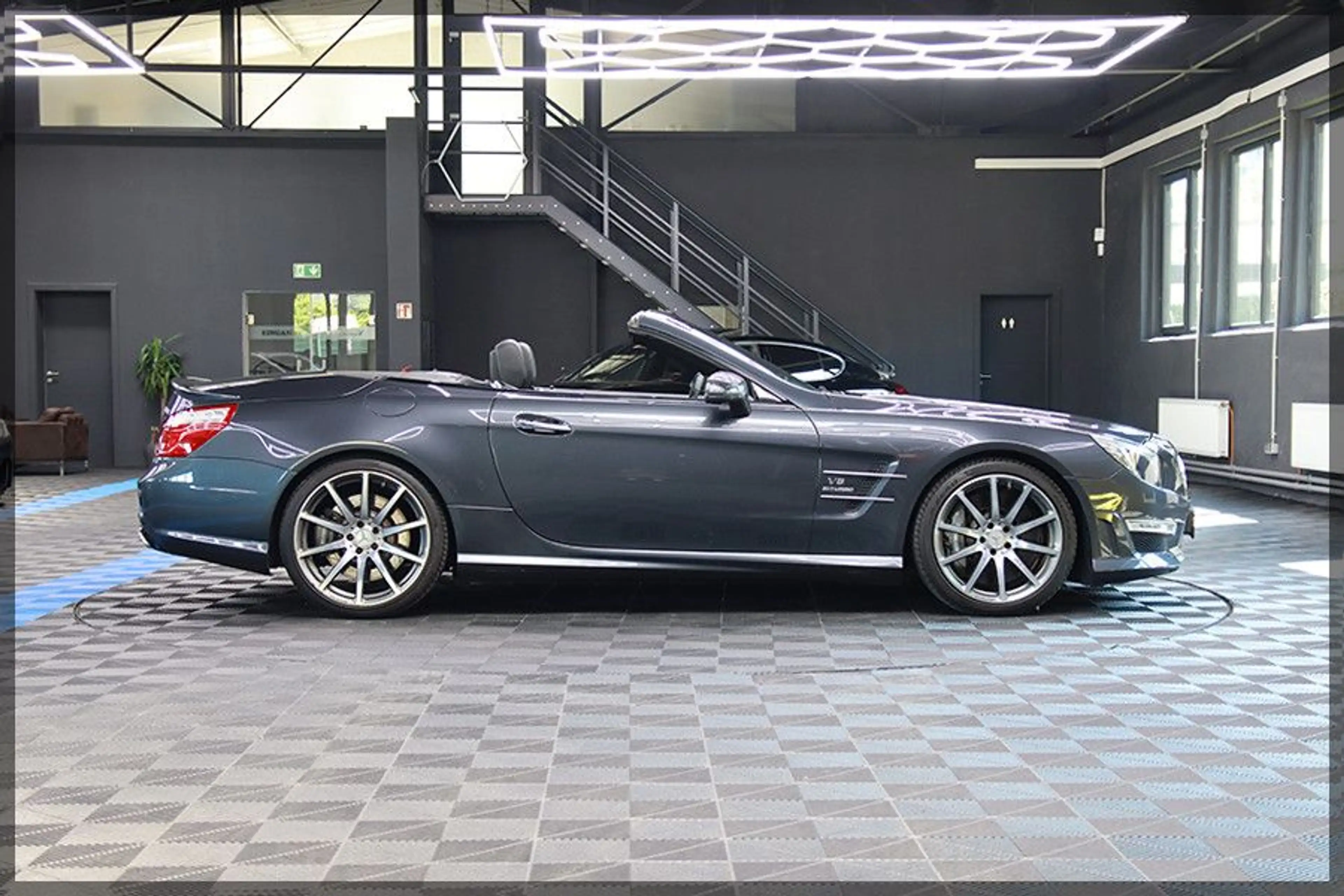 Mercedes-Benz SL 63 AMG PANO / PDC / LEDER — photo 8