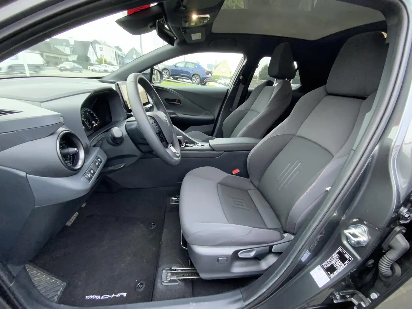 Toyota C-HR 5 d. 2.0L HEV CVT Dynamic Plus + Techno Pack | Pan Grijs - 2