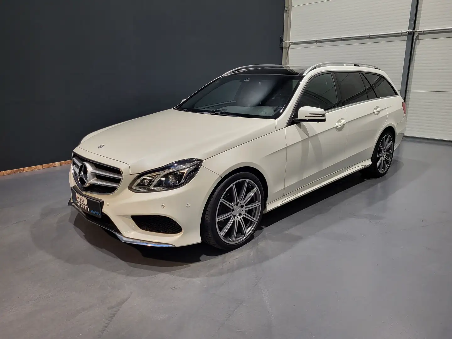 Mercedes-Benz E 350 d T 4Matic AMG *TOP Ausstattung* Blanc - 1