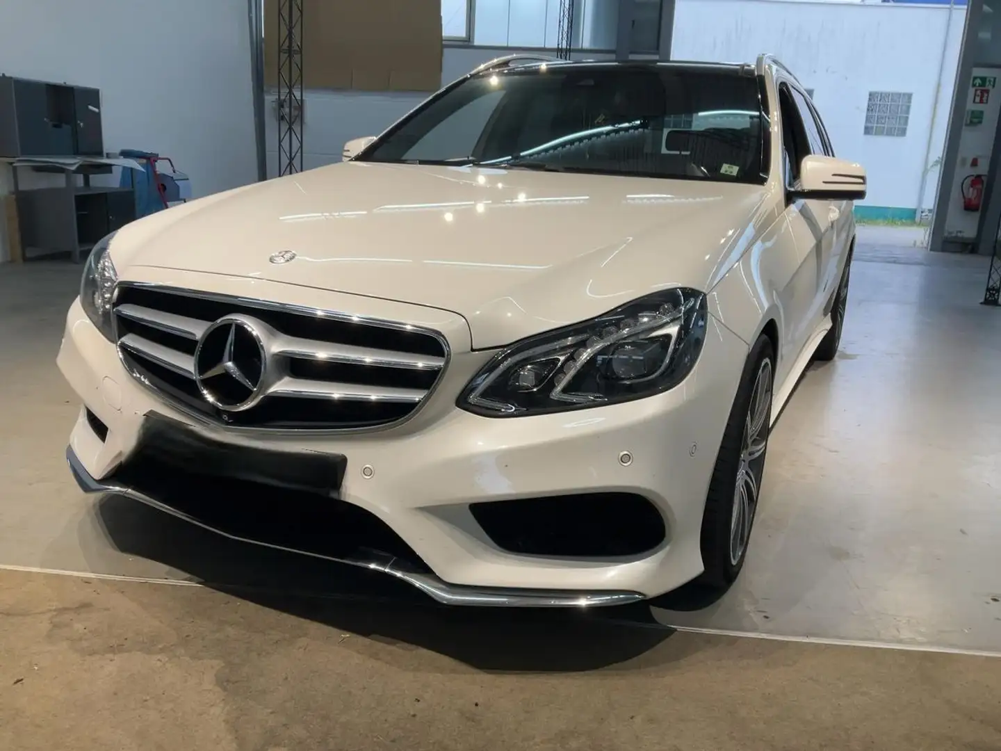Mercedes-Benz E 350 d T 4Matic AMG *TOP Ausstattung* Blanc - 1