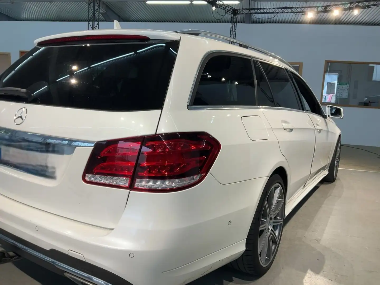 Mercedes-Benz E 350 d T 4Matic AMG *TOP Ausstattung* Blanc - 2