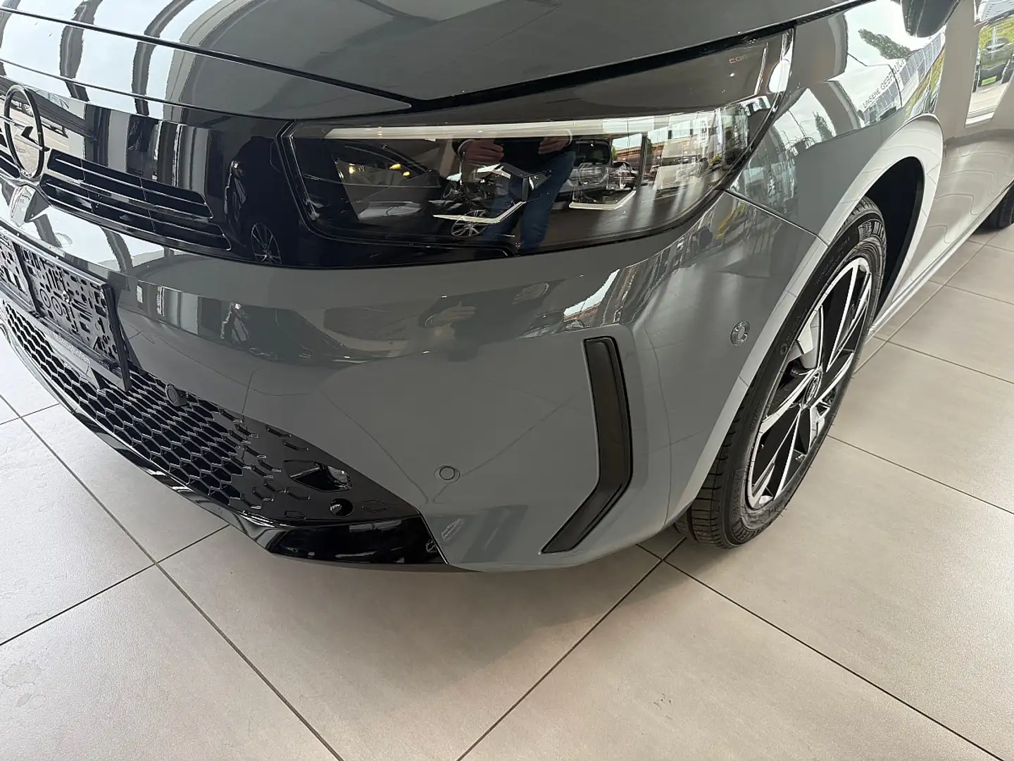 Opel Corsa 1,2 GS Aut. 100PS Grau - 2