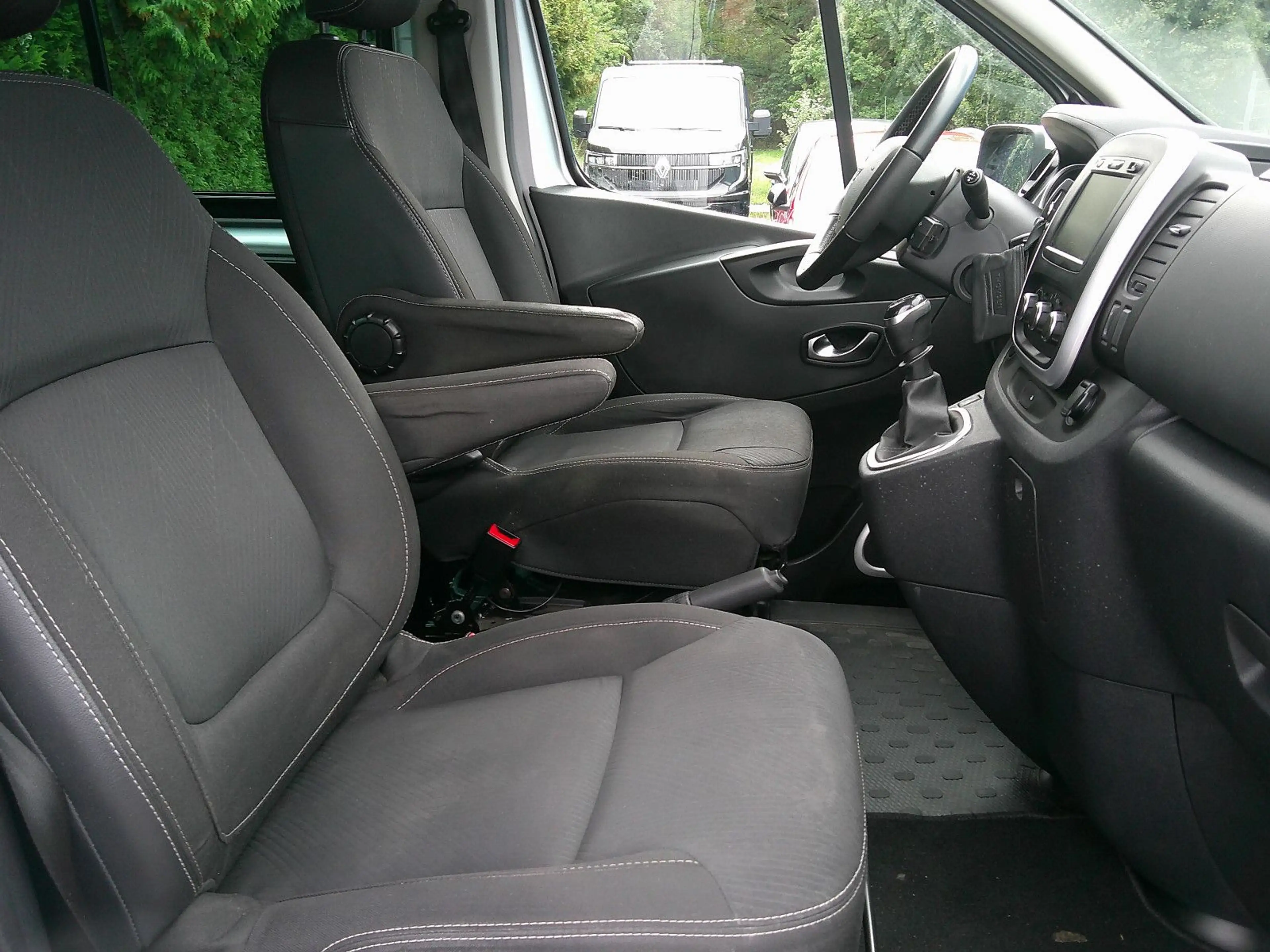 Renault Trafic L1H1 Kombi / Nissan NV300 Premium — photo 3