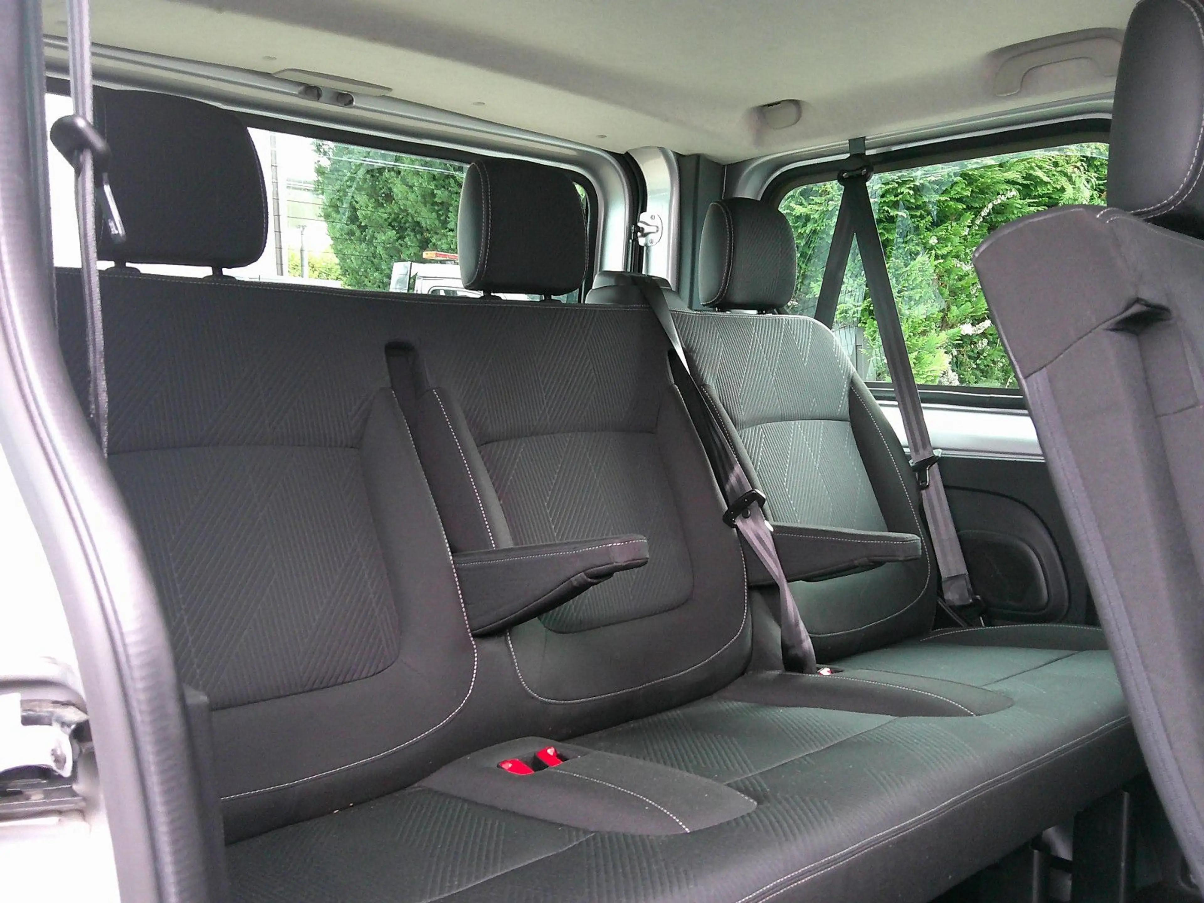 Renault Trafic L1H1 Kombi / Nissan NV300 Premium — photo 4