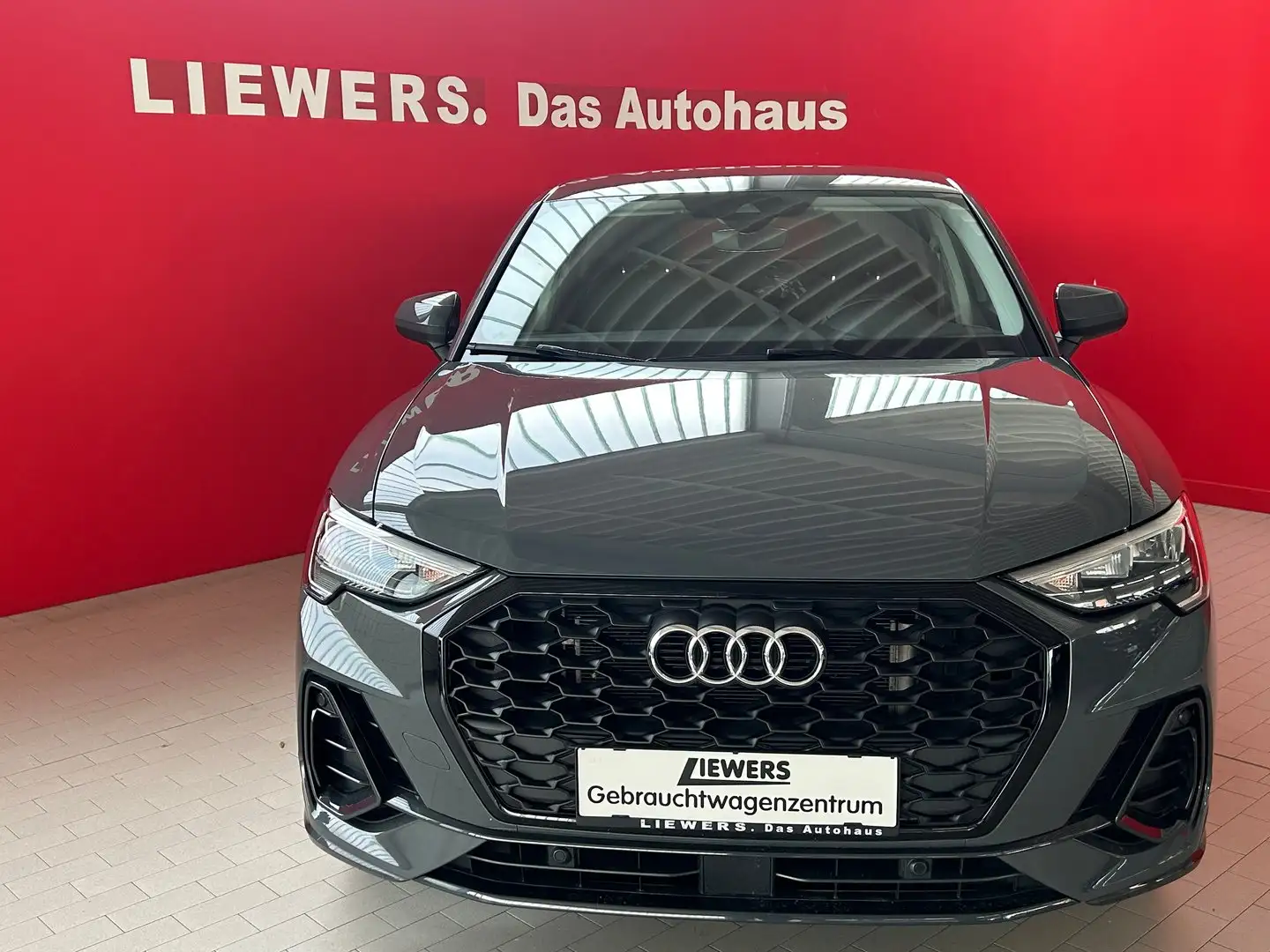 Audi Q3 e-tron 45 TFSI e Grau - 2