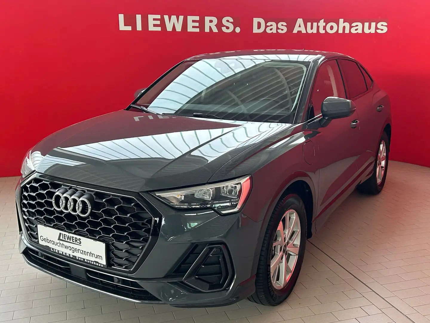 Audi Q3 e-tron 45 TFSI e Grau - 1