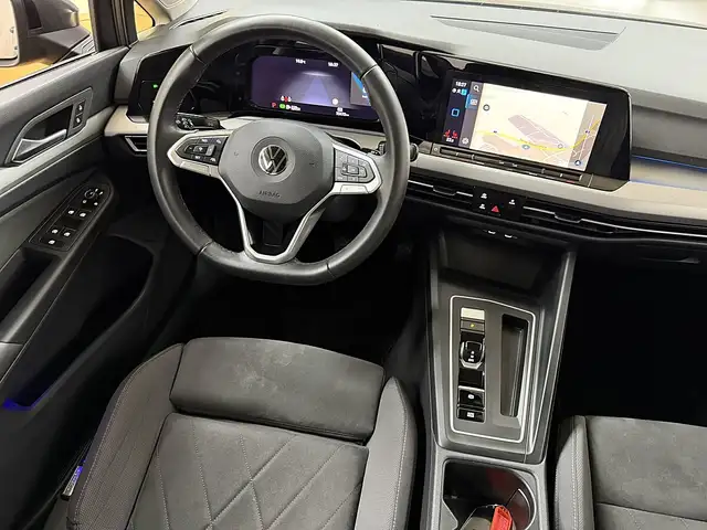 Volkswagen Golf view 2