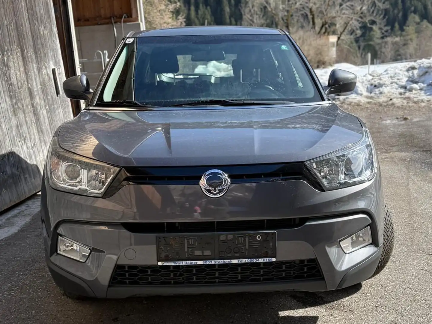 SsangYong Tivoli Tivoli 1,6i Be AWD Be Grau - 1