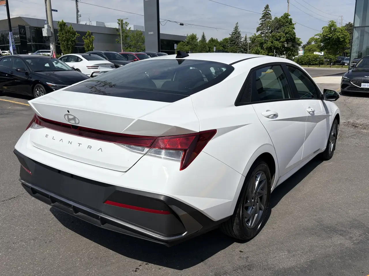 Hyundai ELANTRA снимка Hyundai ELANTRA