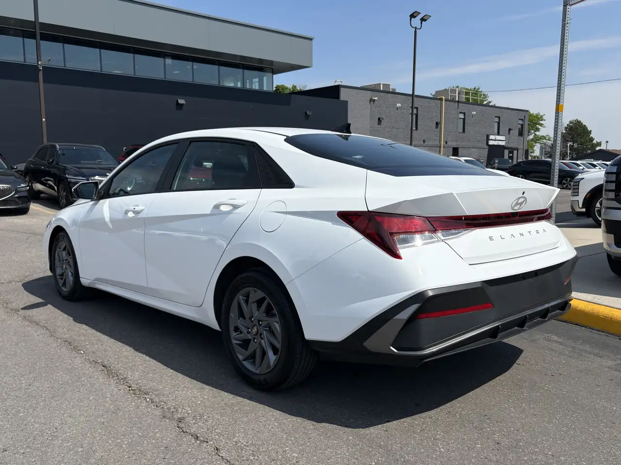 Hyundai ELANTRA снимка Hyundai ELANTRA
