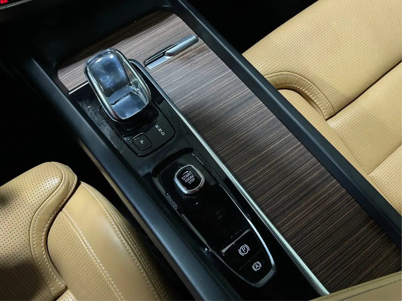 Volvo XC60 снимка Volvo XC60