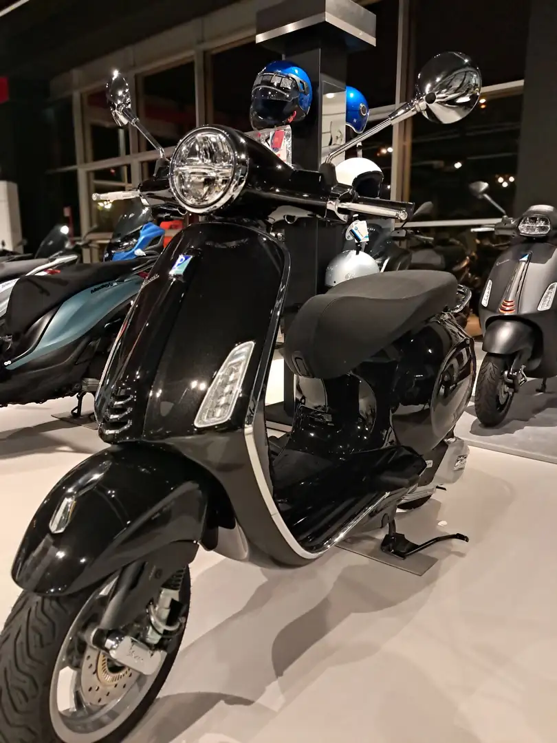 Vespa Primavera 50 Bauletto + Supporto omaggio Nero - 1