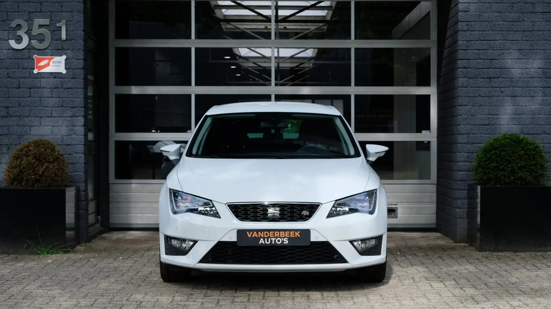 SEAT Leon 1.4 TSI FR 140PK Cruise Media Full LED Wit - 2
