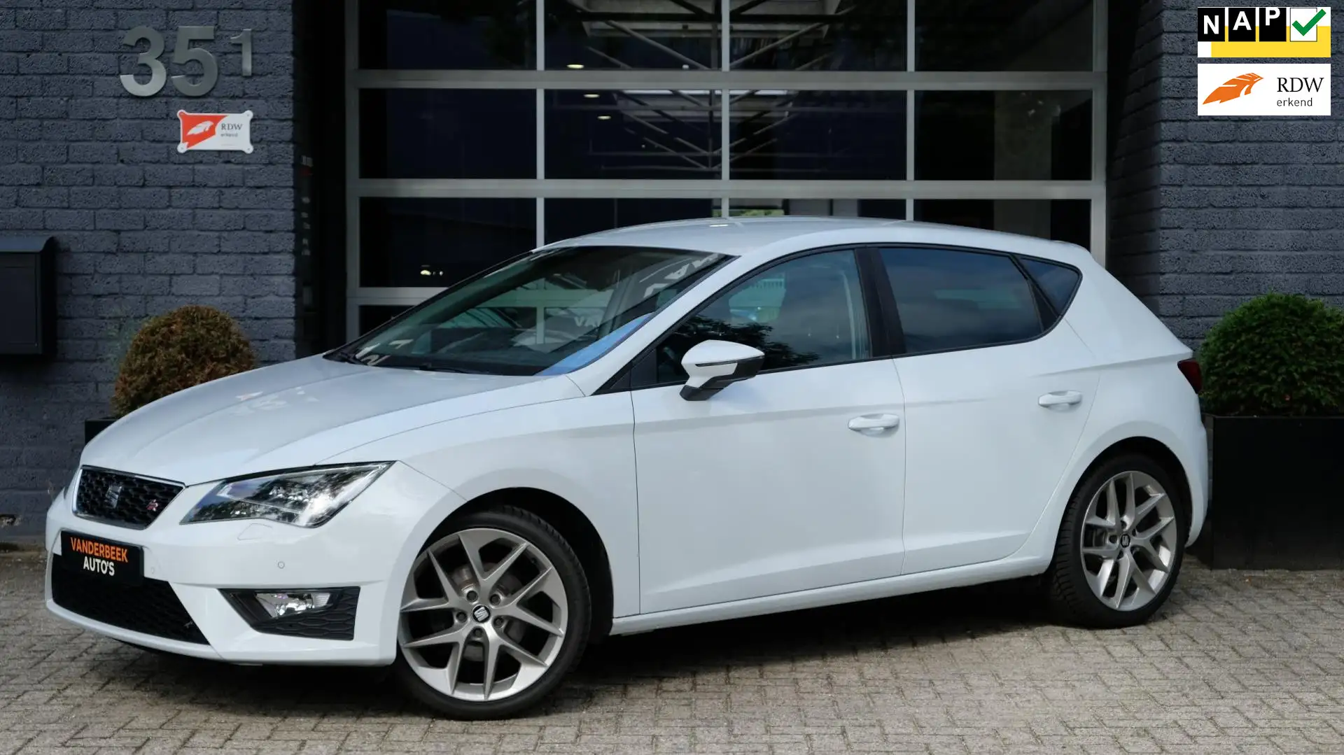 SEAT Leon 1.4 TSI FR 140PK Cruise Media Full LED Wit - 1