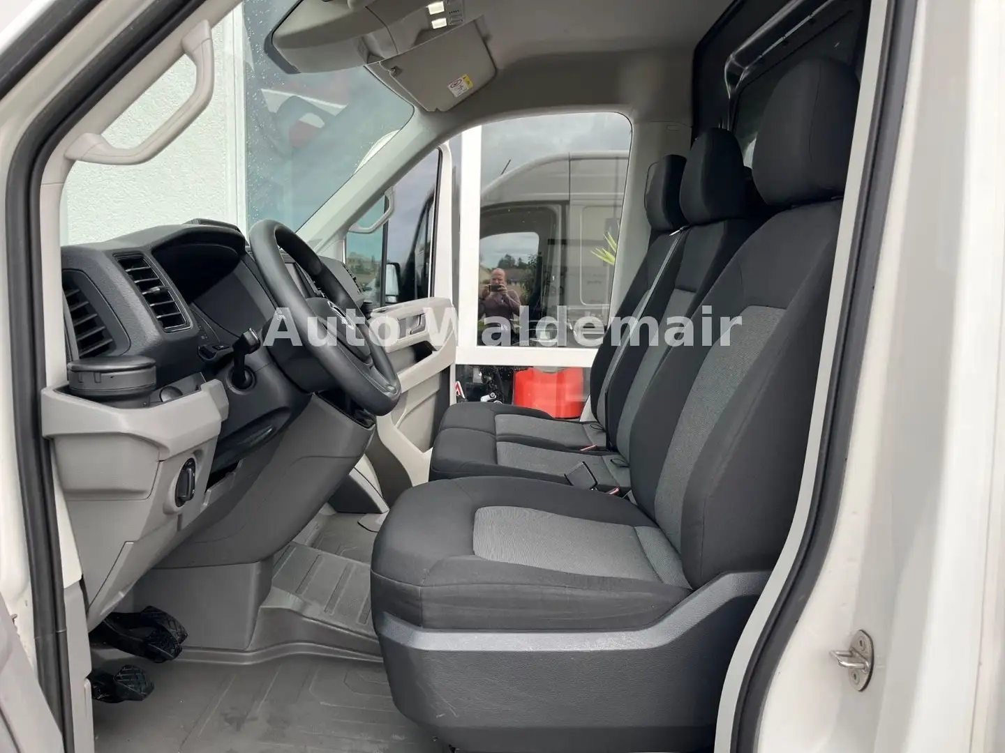 Volkswagen Crafter Kasten 35 mittellang Hochdach Navi Klima Weiß - 2