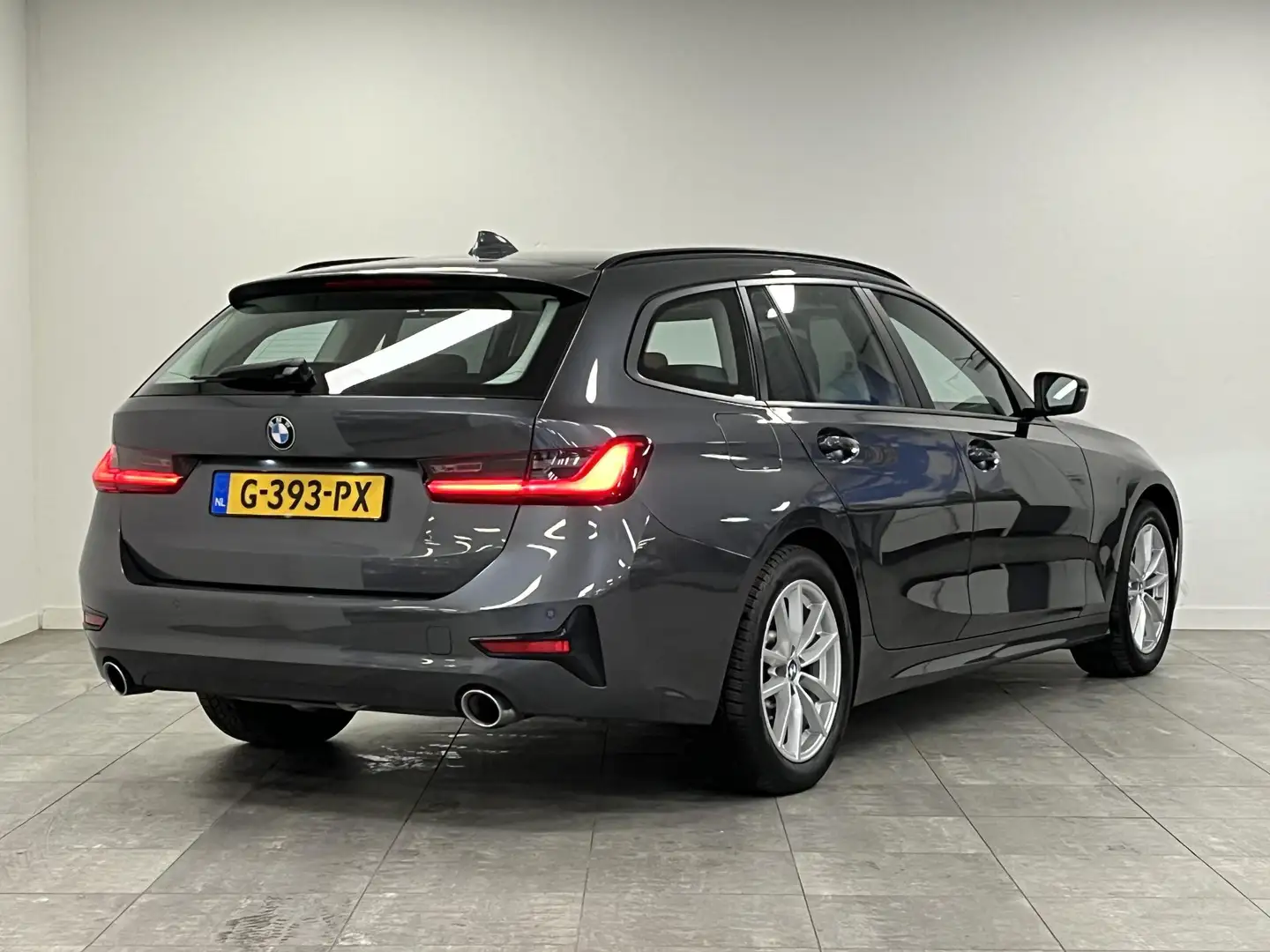 BMW 330 3-serie Touring 330i Executive Edition | Panoramad Grau - 2