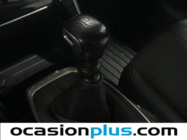 Peugeot 208 view 5