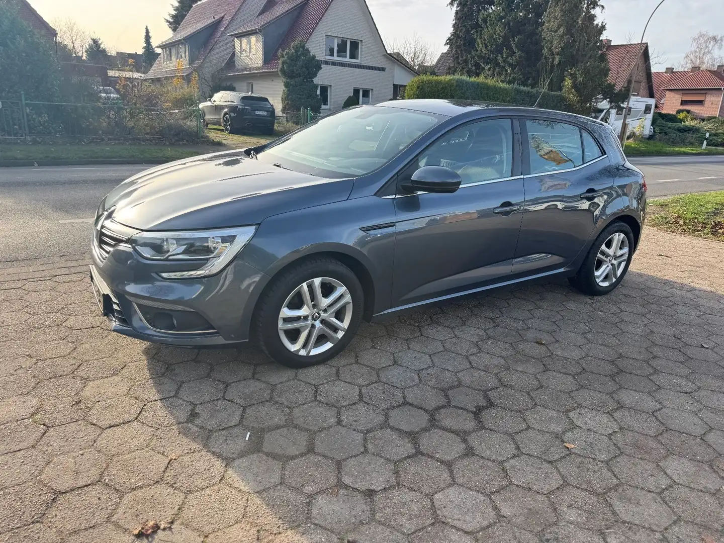 Renault Megane IV Lim. 5-trg. Experience*Euro 6*8xAlu Grau - 1