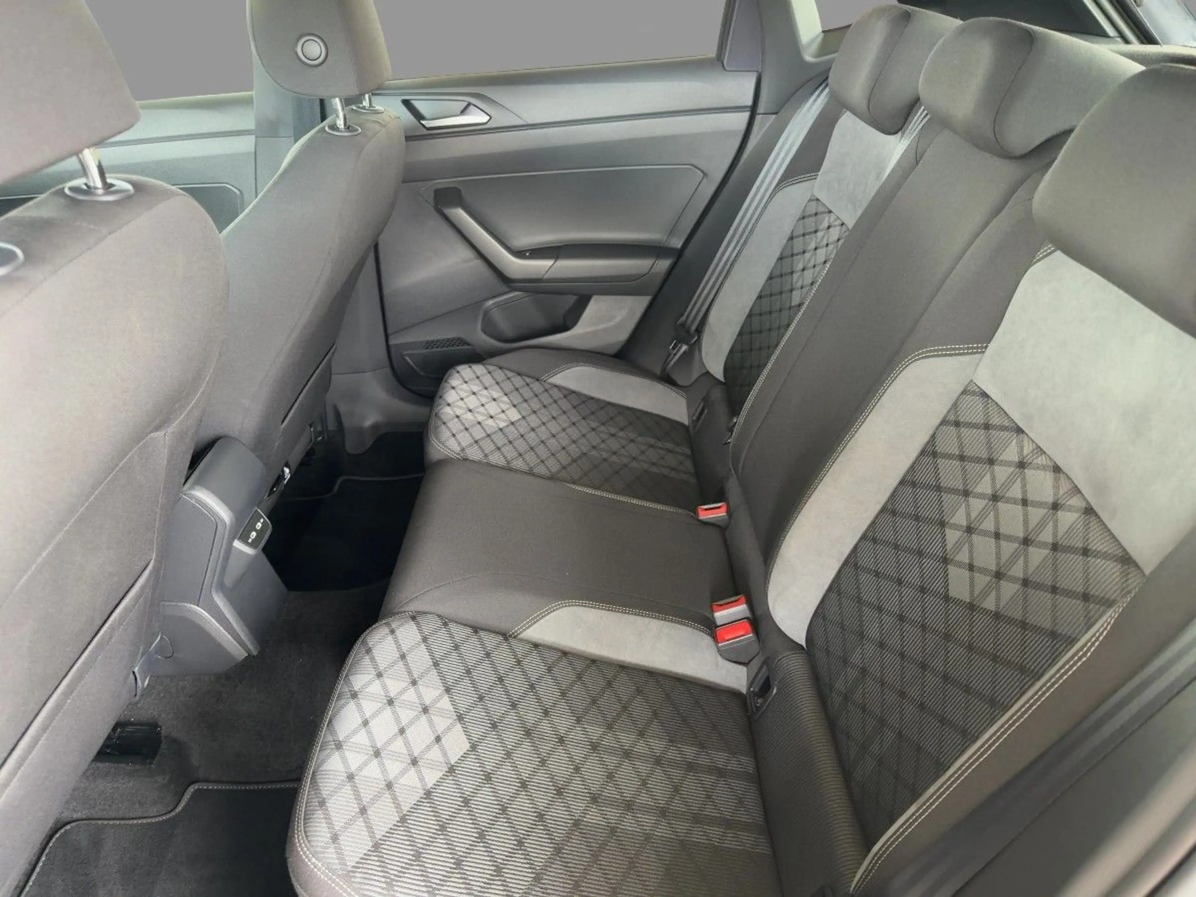 Volkswagen Polo R-Line 1.0 TSI DSG Navi Kamera ACC LED SHZ — photo 7