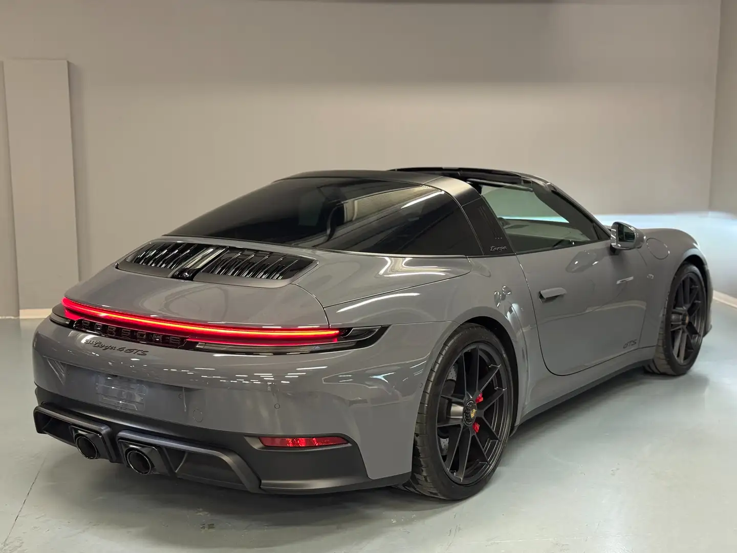 Porsche 992 TARGA GTS 4 -MATRIX-LIFT-INTERNO GTS-18 VIE Grau - 2