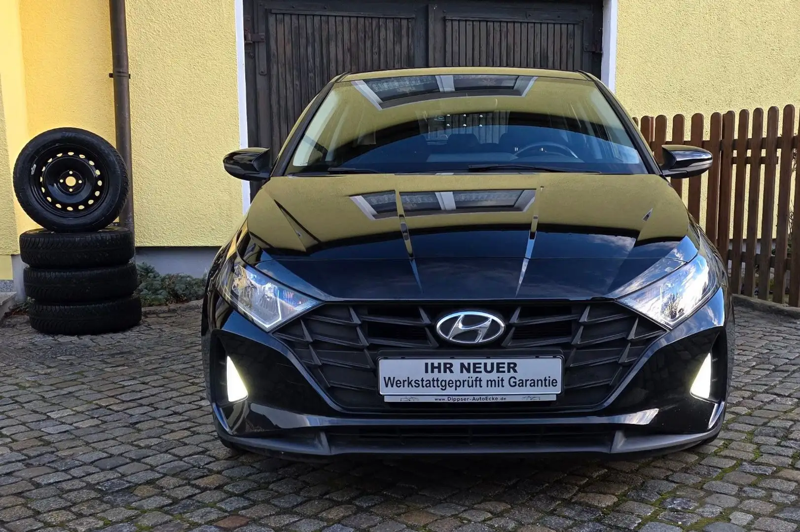 Hyundai i20 "Select"_Klima_Kamera_8 fach bereift... Schwarz - 2