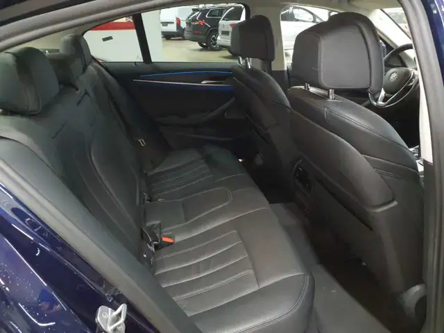 BMW 5 Series view 14