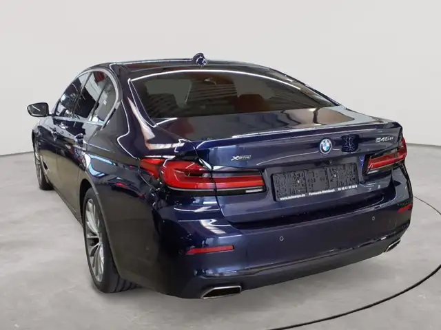 BMW 5 Series view 5