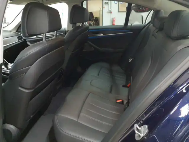 BMW 5 Series view 13
