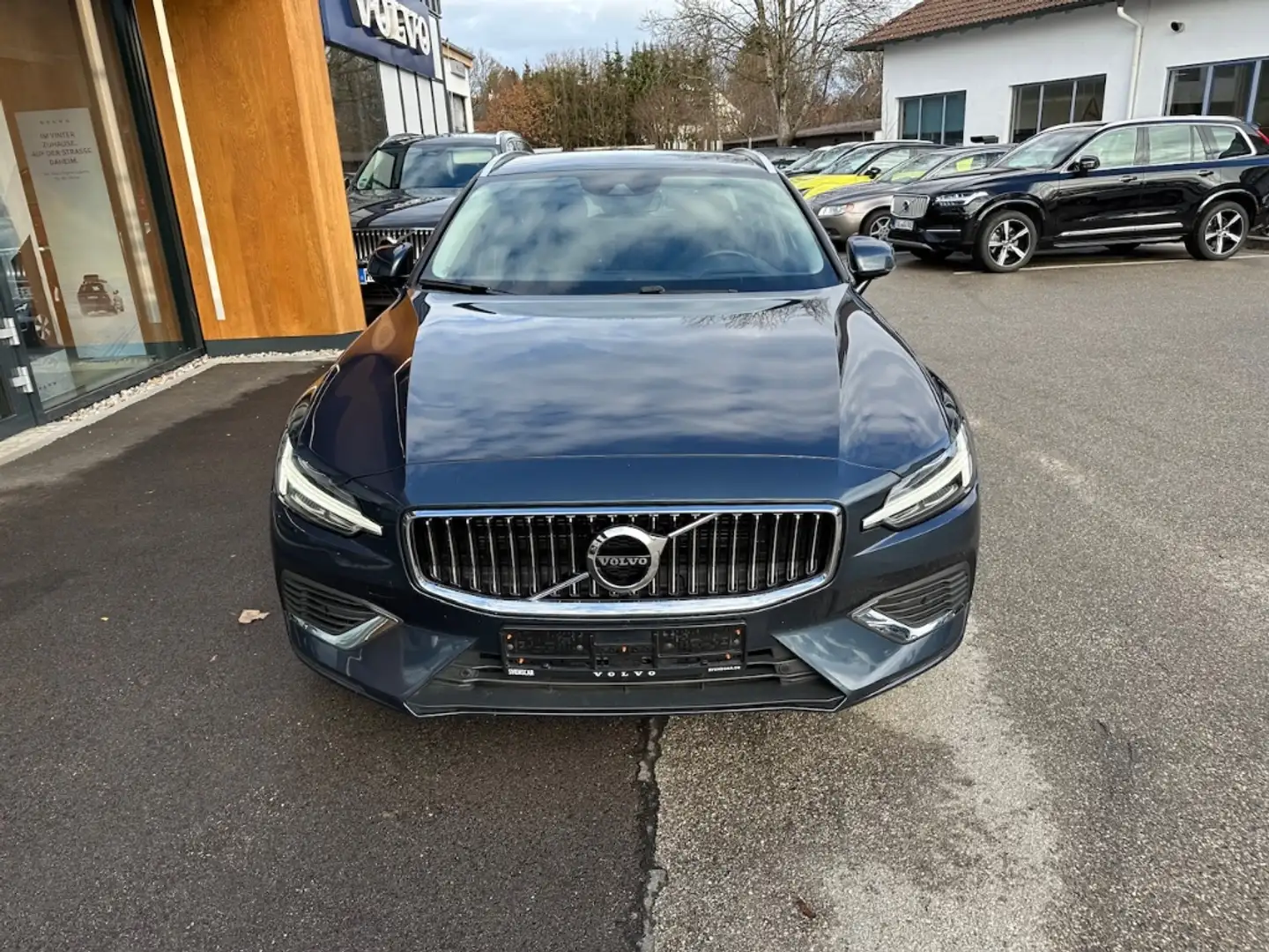 Volvo V60 T6 AWD Inscription Expression Recharge Plug-In Hyb Blauw - 2