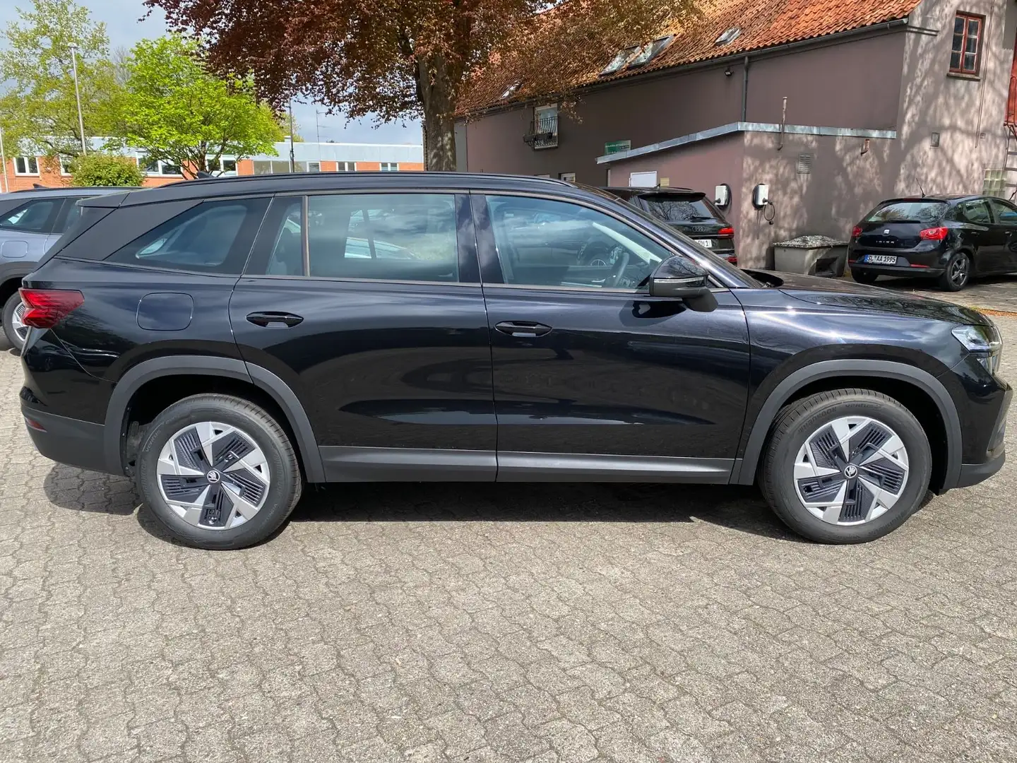 Skoda Kodiaq 1.5 TSI mHEV Selection NAVI AHK Standheiz Schwarz - 2