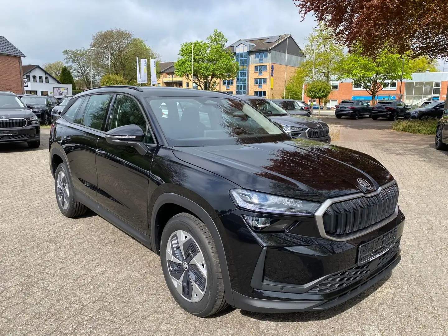 Skoda Kodiaq 1.5 TSI mHEV Selection NAVI AHK Standheiz Schwarz - 1