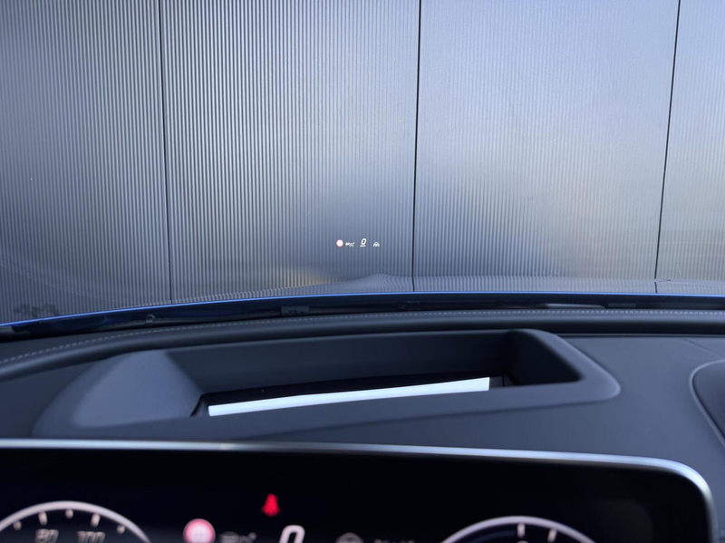Mercedes-Benz C 300 e AMG Line — photo 13