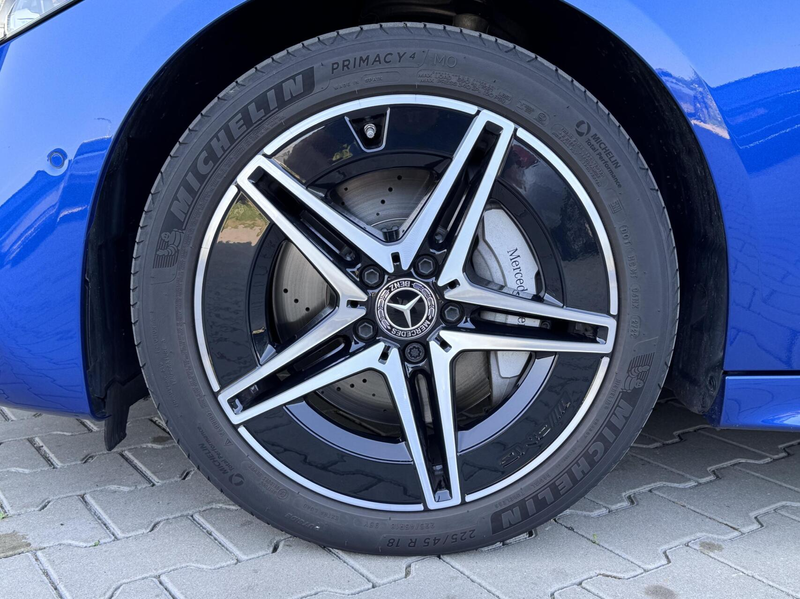 Mercedes-Benz C 300 e AMG Line — photo 22