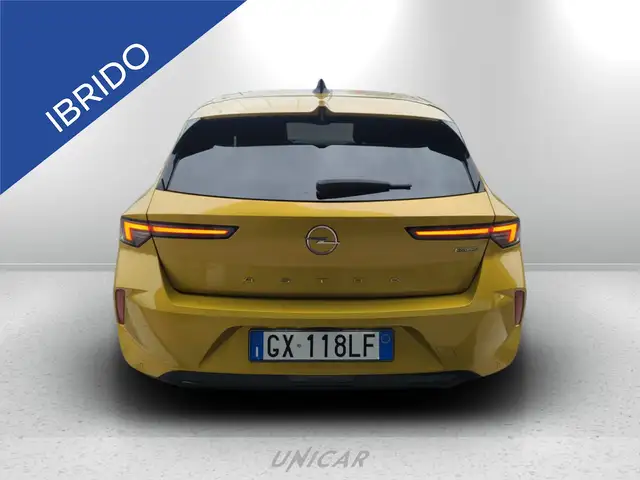 Opel Astra view 4