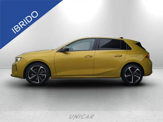 Opel Astra view 2