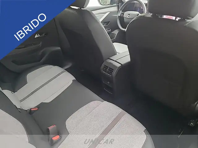 Opel Astra view 13