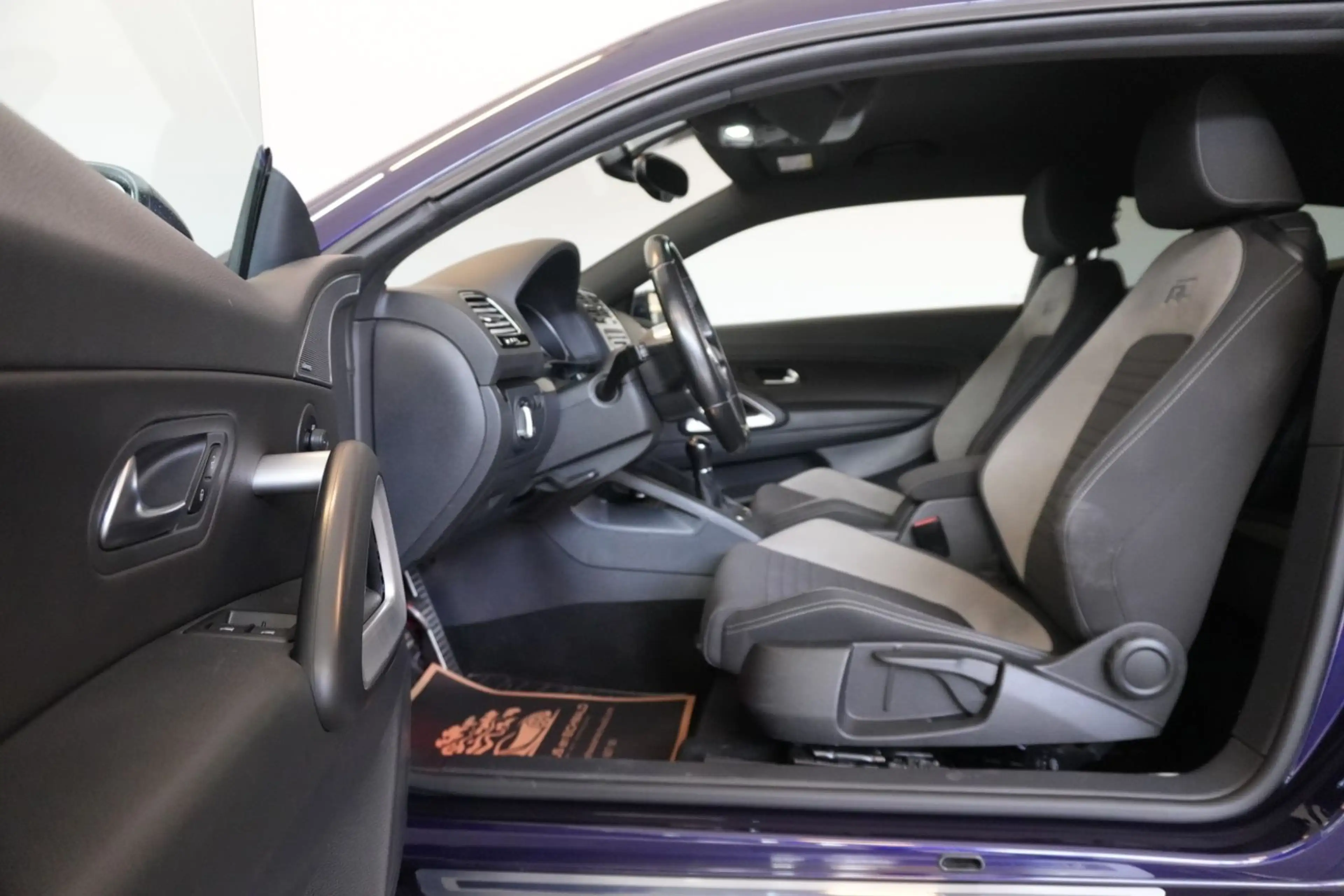 Volkswagen Scirocco 2.0 TSI BMT R-Line BiXenon PDC — photo 11
