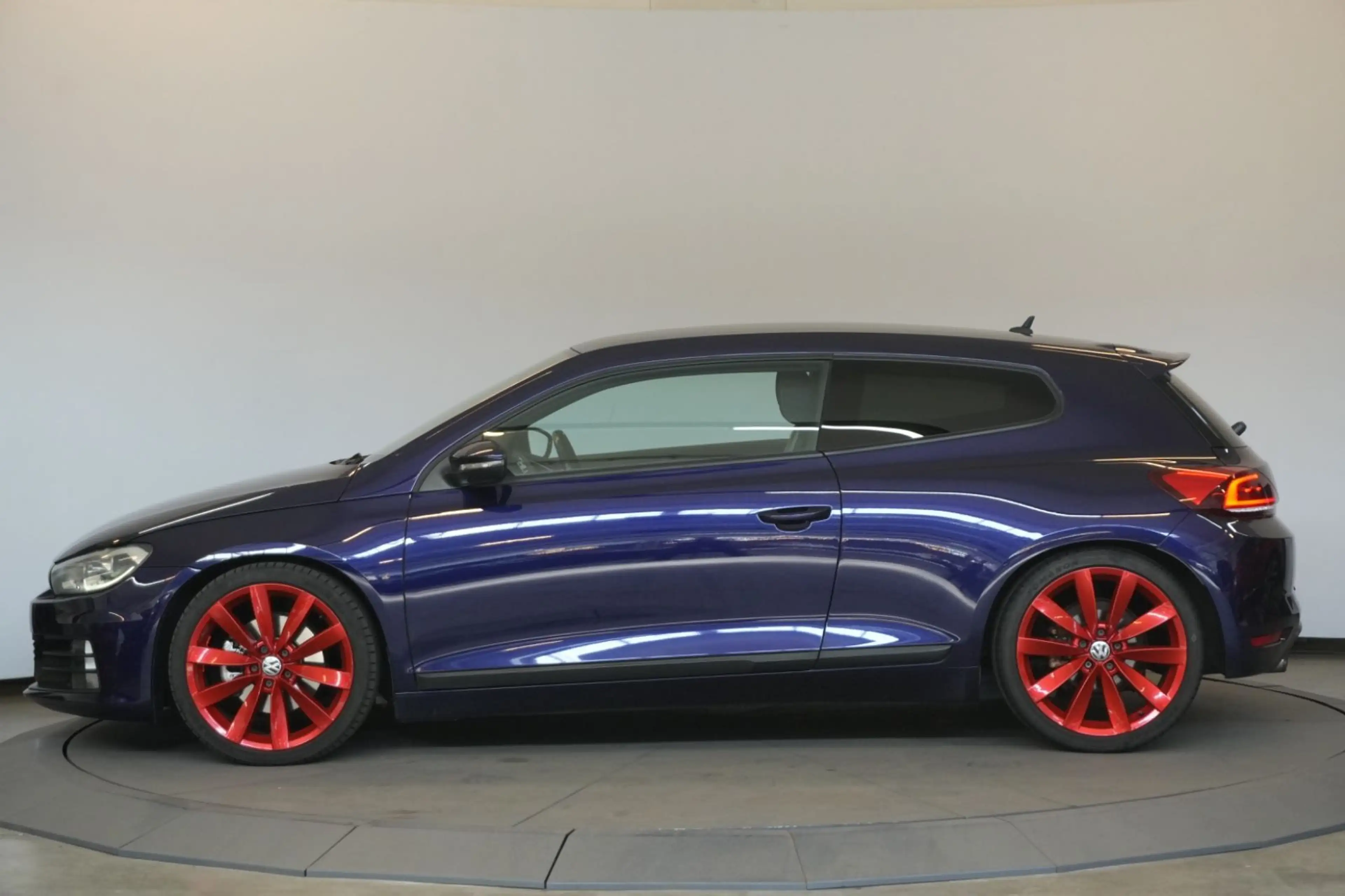 Volkswagen Scirocco 2.0 TSI BMT R-Line BiXenon PDC — photo 2