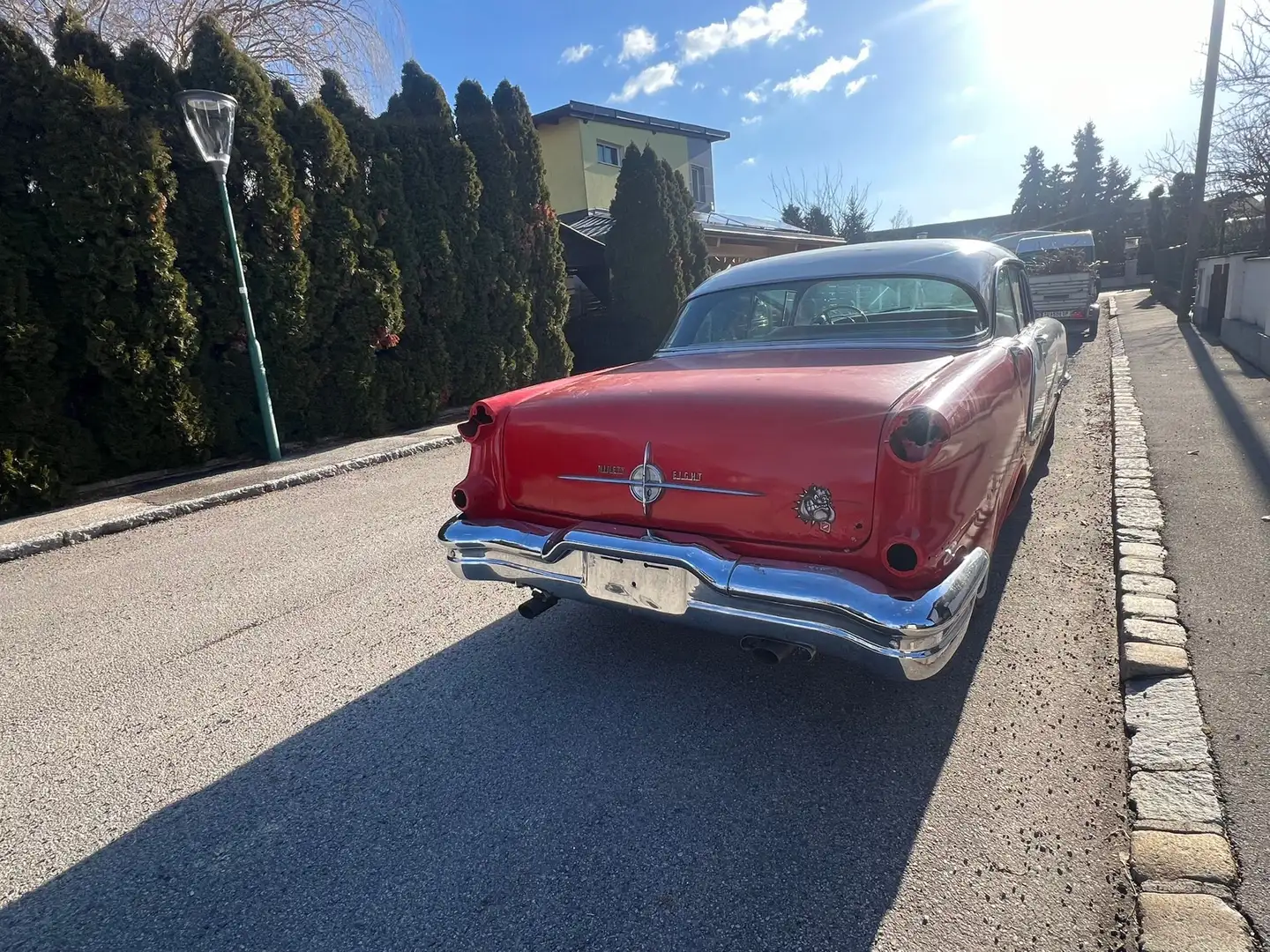 Oldsmobile 98 Holiday Red - 2