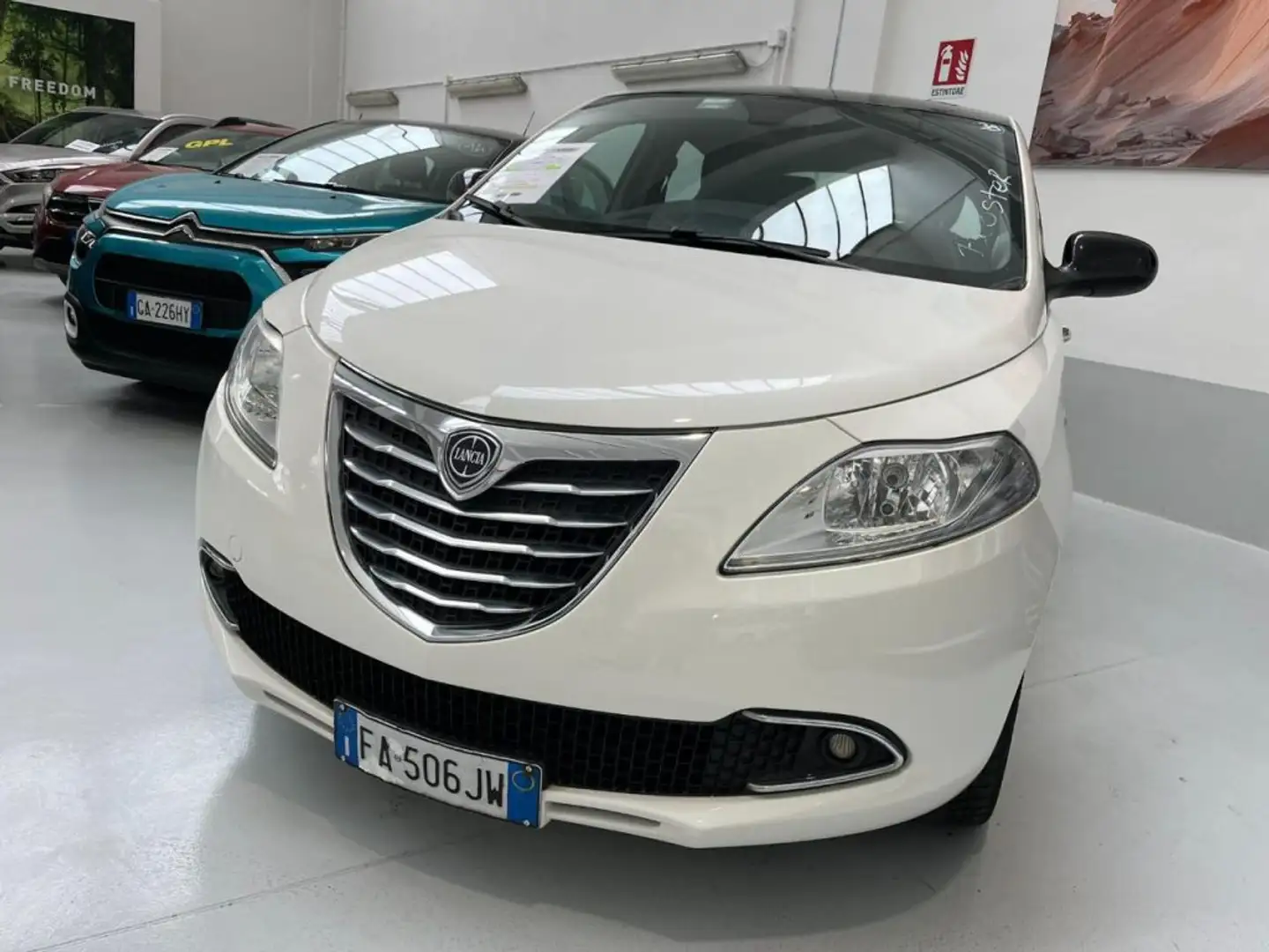 Lancia Ypsilon 1.2 Oro Benzina pagabile in contanti Blanc - 1