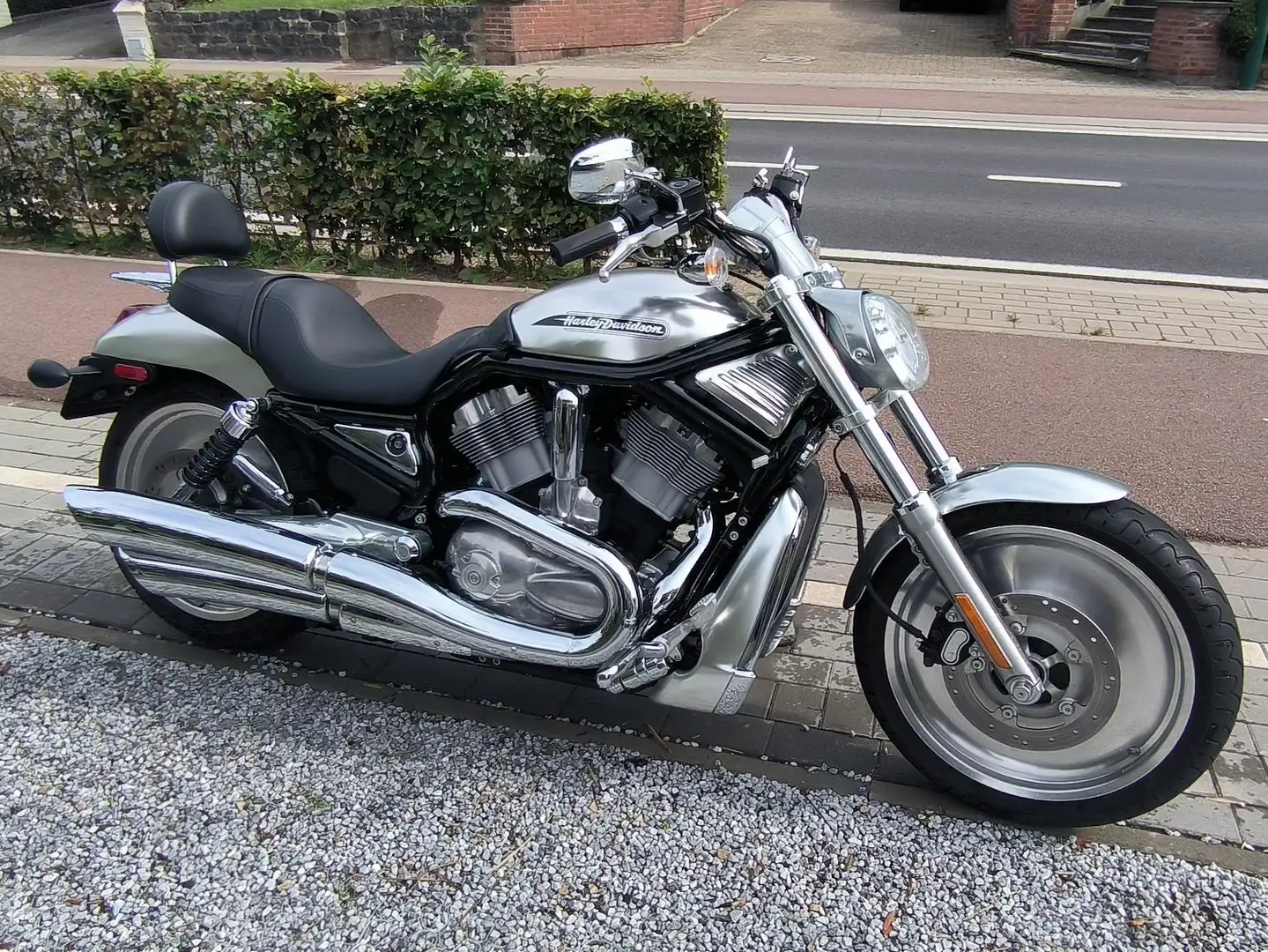 Harley-Davidson V-Rod VRSCB Stříbrná - 2