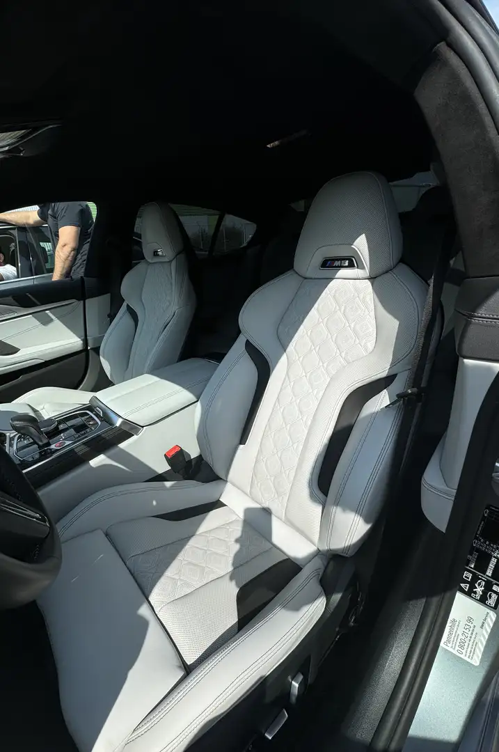 BMW M8 Competition Gran Coupe Grau - 2